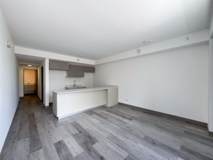 Alquiler de Apartamento en Torre Ser Escalante, San José. RAH 26-666 in Carmen, San José — $1,000