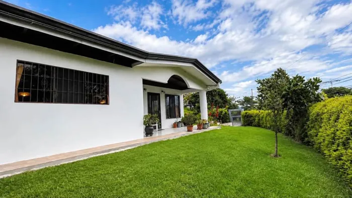 Increible opcion para inversión en San Rafael de escazu en San Rafael, Escazú, San José — $260,000