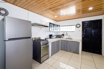 Two-Bedroom House for Sale near Tamarindo with Private Pool en Tamarindo, Santa Cruz, Guanacaste — ₡ 75 000 000 - Foto 2 de 11
