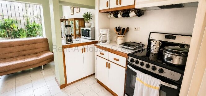 Venta de Casa en Montes de Oca-Mercedes. RAH 27-113 in Mercedes, Montes De Oca, San José — ₡ 75 000 000