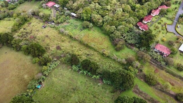 SE VENDE BELLÍSIMA PROPIEDAD EN SAN ISIDRO DE HEREDIA.  en San Isidro, Heredia — ₡ 162 000 000