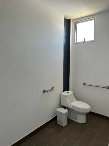 Bodega en alquiler en Guachipelín – 221 m² en dos niveles en Escazú, San José — $2,750 - Foto 3 de 15