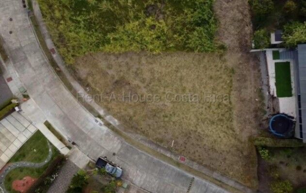 VENTA DE LOTE EN RESIDENCIAL LOMAS DEL ZURQUÍ en San Isidro, Heredia — ₡ 82 500 000