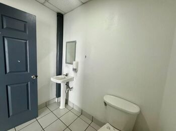 Alquiler de Local Comercial en Montes de Oca, San Pedro. RAH 26-251 en Mercedes, Montes De Oca, San José — $2,100 - Foto 4 de 10