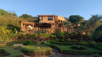 Gran propiedad pintoresco con una casa única in Atenas, Alajuela — $2,350,000 - Photo 5 of 19