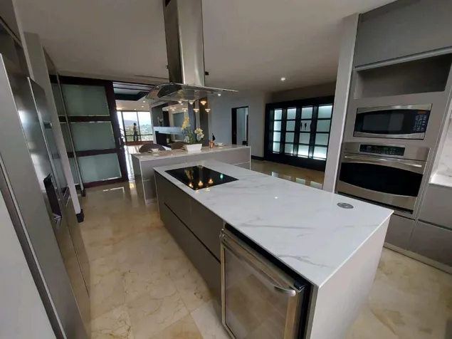 ALQUILO APARTAMENTO DE LUJO, ESCAZU en Escazú, San José — $5,000