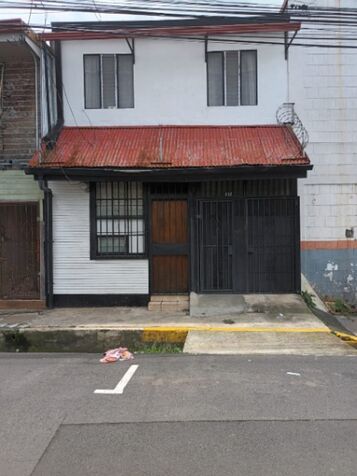PROPIEDAD CON CASA Y APARTAMENTO EN SAN JOSÉ.  en Hospital, San José — ₡ 90 000 000