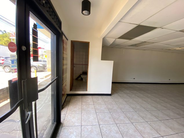 SE ALQUILA LOCAL EN CURRIDABAT LA GALERA en Curridabat, San José — $960 - Foto 2 de 10