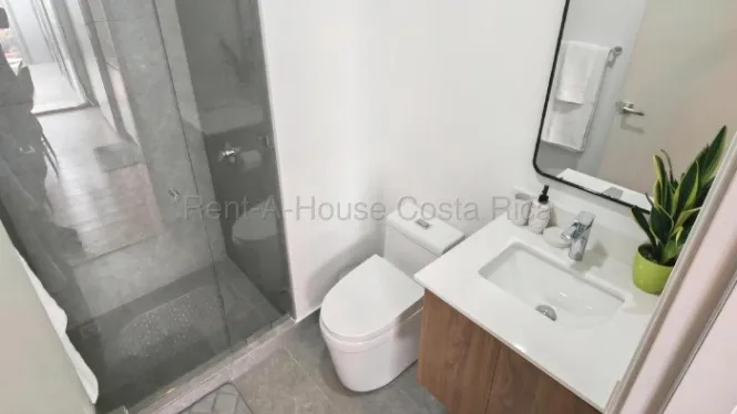 Alquiler de Apartamento en Torre Escalante, San José. RAH 26-2034 en Carmen, San José — $1,200 - Foto 2 de 6