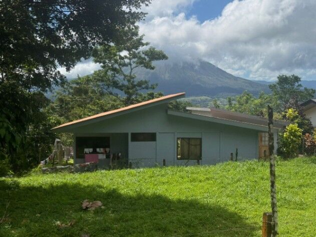 Full vista al Volcán a 12 minutos de La Fortuna  en La Fortuna, San Carlos, Alajuela — ₡ 40 000 000