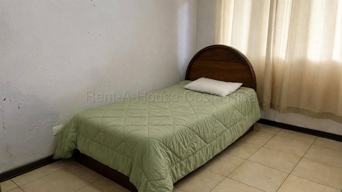 27-580 / Venta de bonito y comodo apartamento ubicado en Montes de Oca Sabanilla . en Sabanilla, Montes De Oca, San José — ₡ 55 000 000 - Foto 2 de 10