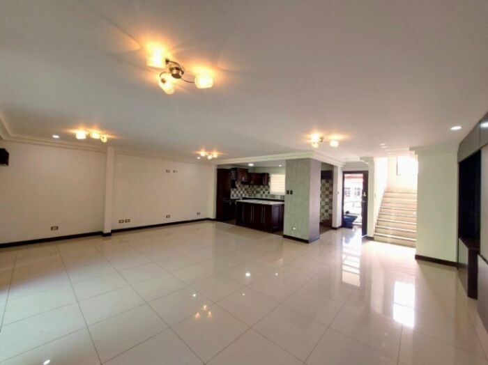 Se vende casa con patio en Ulloa Heredia 26-1305 en Ulloa, Heredia — $240,000