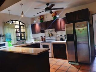 Tropical Breezes – Tu Refugio Costero a Solo Pasos de Playa Bejuco en Parrita, Puntarenas — $285,000 - Foto 5 de 14