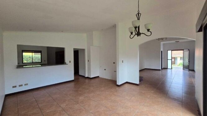 MLS-25-1362 LS ALQUILER CASA SANTA ANA SAN JOSE  en Santa Ana, San José — $2,500