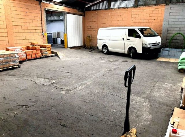 VENTA DE BODEGA, PARQUEO  Y OFICINAS, HEREDIA CENTRO en Heredia — $625,000