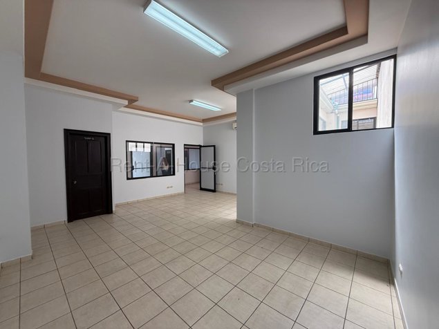 Local comercial en Alquiler en Plaza Mayor Rohmorser, San José in Pavas, San José — ₡ 950 000
