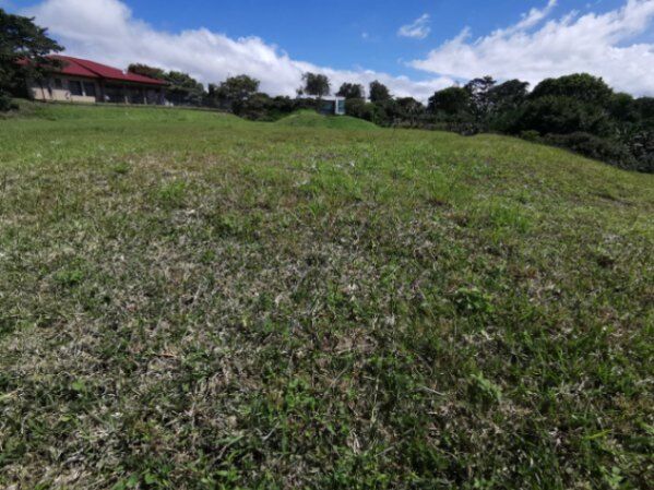 SE VENDE LOTE EN RESIDENCIAL LAS GEMAS SAN ISIDRO HEREDIA en San Isidro, Heredia — $557,700