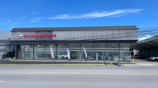 Se vende amplio edificio comercial en Uruca San José 25-1357 en Uruca, San José — $5,500,000