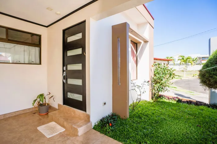 SE VENDE CASA EN RESIDENCIAL, SAN RAMON en San Ramón, Alajuela — $235,000 - Foto 3 de 18