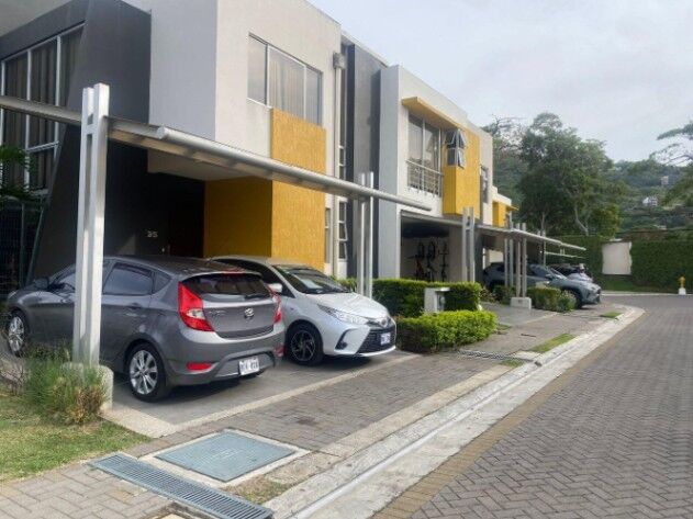 Venta casa 3 hab con amplio patio y excelente distribución #24-119 GS in Santa Ana, San José — $300,000