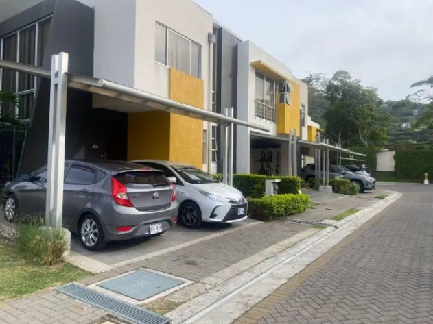 3-bedroom house for sale with large yard and excellent layout #24-119 GS in Santa Ana, San José — $300,000