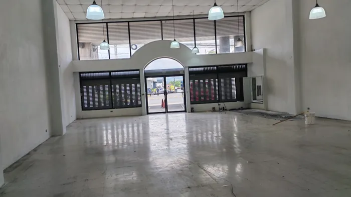 Local en Alquiler en La Uruca, San Jose, Uso Comercial,calle ppal en Uruca, San José — $2,750