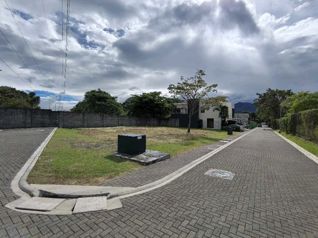 VENDO HERMOSO, PLANO Y ESQUINERO LOTE EN CONDOMINIO CIMA REAL, GUACIMA en Guácima, Alajuela — $85,000 - Foto 2 de 29