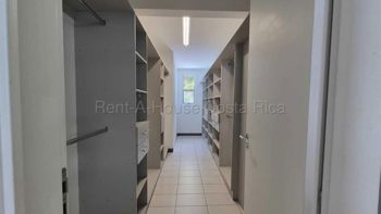 Venta de Casa en Piedades de Santa Ana. RAH 26-1706 en Piedades, Santa Ana, San José — $360,000 - Foto 5 de 19