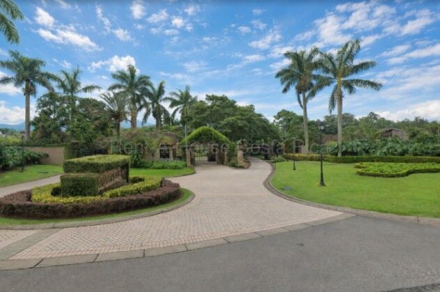 ESPECTACULAR LOTE EN VENTA EN CONDOMINIO MONTERAN ¡EXCLUSIVO! in Granadilla, Curridabat, San José — $1,000,000