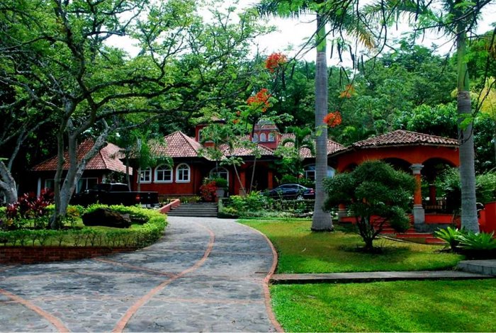 Hacienda de Lujo en La Garita in Garita, Alajuela — $4,000,000