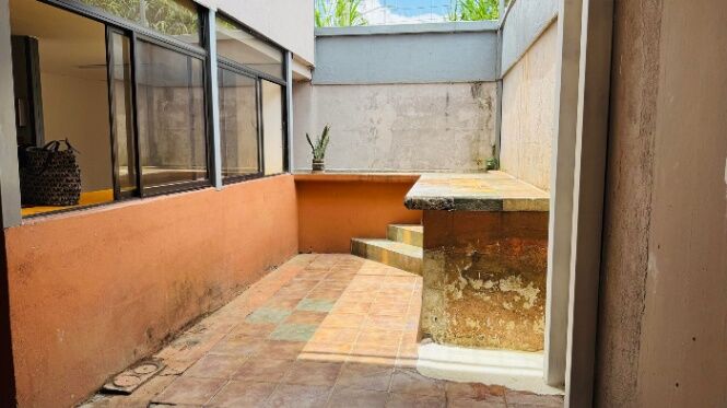 Venta de Funcional Casa en Curridabat / Mls. 26-726 OFC JB en Curridabat, San José — $140,000