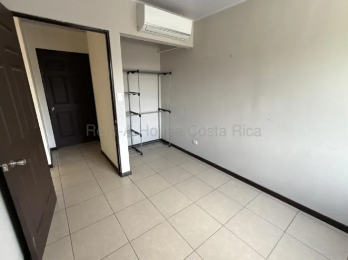 Venta | Casa contemporánea con patio privado en San Pablo de Heredia #27-35 GS in San Pablo, Heredia — $107,000 - Photo 3 of 9