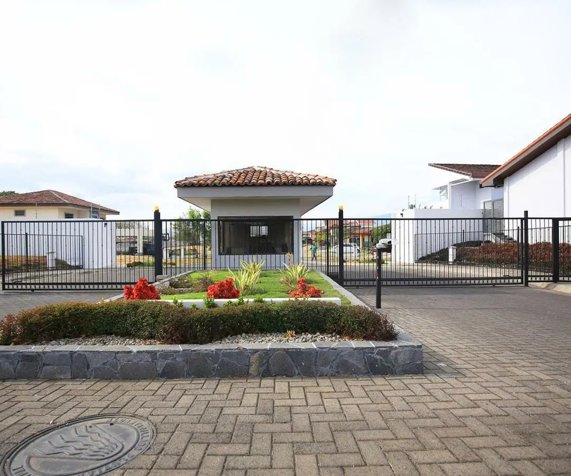 VENTA DE LOTE, ALAJUELA, LA GUÁCIMA, CONDOMINIO LOS CASTILLOS in Guácima, Alajuela — ₡ 47 500 000