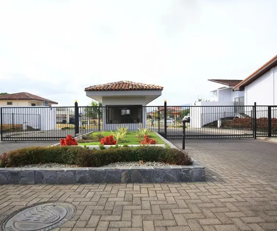 VENTA DE LOTE, ALAJUELA, LA GUÁCIMA, CONDOMINIO LOS CASTILLOS in Guácima, Alajuela — ₡ 47 500 000