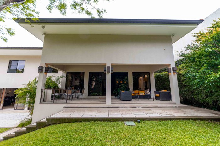 Elegancia, Privacidad y Comodidad en el Corazón de Escazú en San Rafael, Escazú, San José — $1,195,000 - Foto 3 de 33