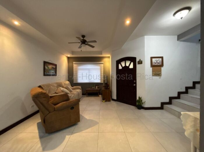 Casa en condominio con jardín y 4 piscinas en Heredia, ubicación privilegiada #26-1628 GS en San Francisco, Heredia — $230,000 - Foto 2 de 12