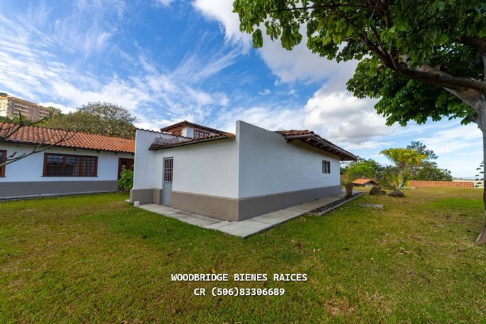 Casa de lujo venta Escazú San Rafael / jardines grandes en Escazú, San José — $1,800,000