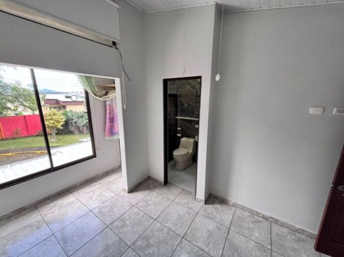 Venta de Casa en Residencial, Mercedes Norte de Heredia. RAH 26-923  en Mercedes, Heredia — $218,000