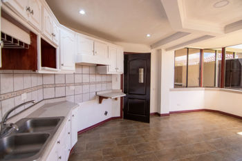 VENTA DE CASA, SAN JOSÉ, CURRIDABAT, SÁNCHEZ, LOMAS DE AYARCO en Sánchez, Curridabat, San José — $355,000 - Foto 4 de 18