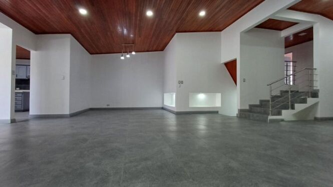 MLS-25-1475 LS VENTA CASA GRANADILLA CURRIDABAT  en Granadilla, Curridabat, San José — $295,000