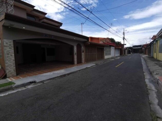 Venta de Casa en San Francisco de Heredia. RAH 25-2031 in San Francisco, Heredia — ₡ 129 000 000