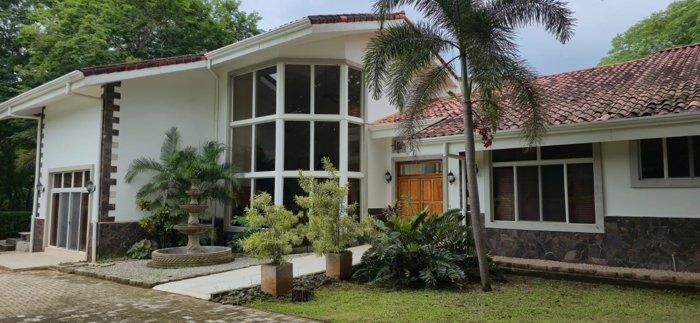 Venta de Casa,  en Exclusivo Residencial de Playa 5PDN9281869 in Cabo Velas, Santa Cruz, Guanacaste — $1,800,000 - Photo 2 of 40