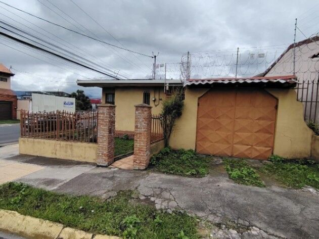 Venta de Casa en Occidental, Cartago.  in Occidental, Cartago — ₡ 95 000 000