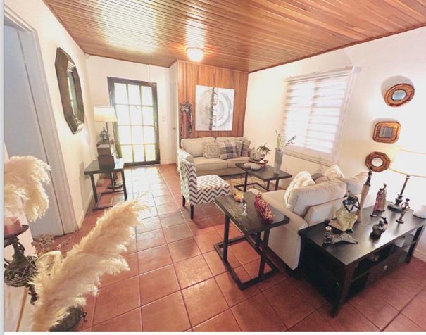 Hermosa casa de un solo nivel en Escazú en San Antonio, Escazú, San José — $445,000 - Foto 2 de 12
