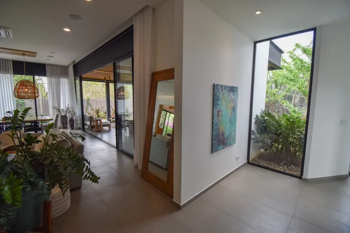 Casa de 4 Habitaciones en Condominio Exclusivo en Santa Ana en Santa Ana, San José — $1,250,000 - Foto 3 de 41
