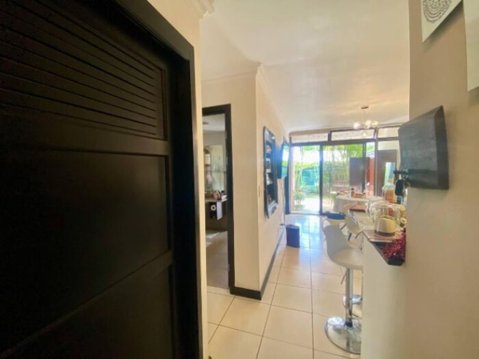 Venta de apartamento en primer piso en Avalon Country Santa Ana in Uruca, Santa Ana, San José — $165,000