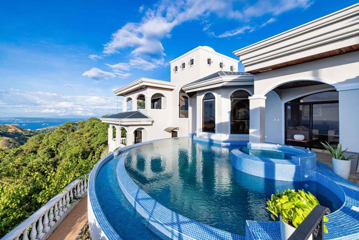 Villa de Lujo con Vista al Océano y Volcanes en Lomas del Mar in Sardinal, Carrillo, Guanacaste — $1,399,000 - Photo 2 of 33