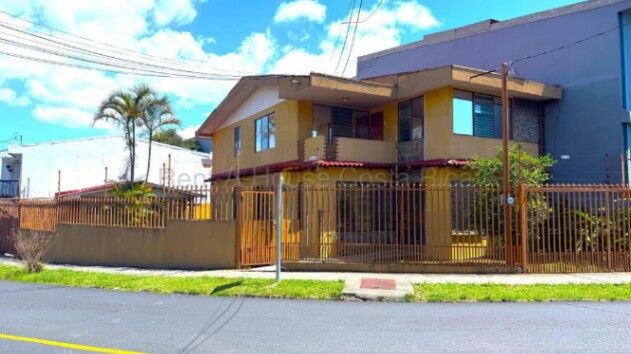 Venta de Casa en LOS YOSES-San José. RAH 26-2033 en Zapote, San José — $215,000