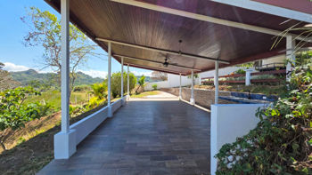 Property With Guest Studio, Pool And Panoramic Views – Atenas in San José, Atenas, Alajuela — $495,000 - Photo 4 of 19
