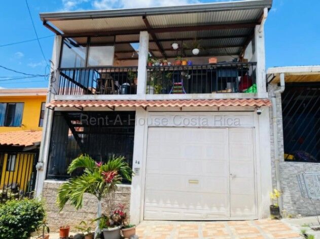 Venta | Casa de 5 habitaciones con apartamento independiente en Montes de Oca #26-1715 GS en San Rafael, Montes De Oca, San José — $200,431